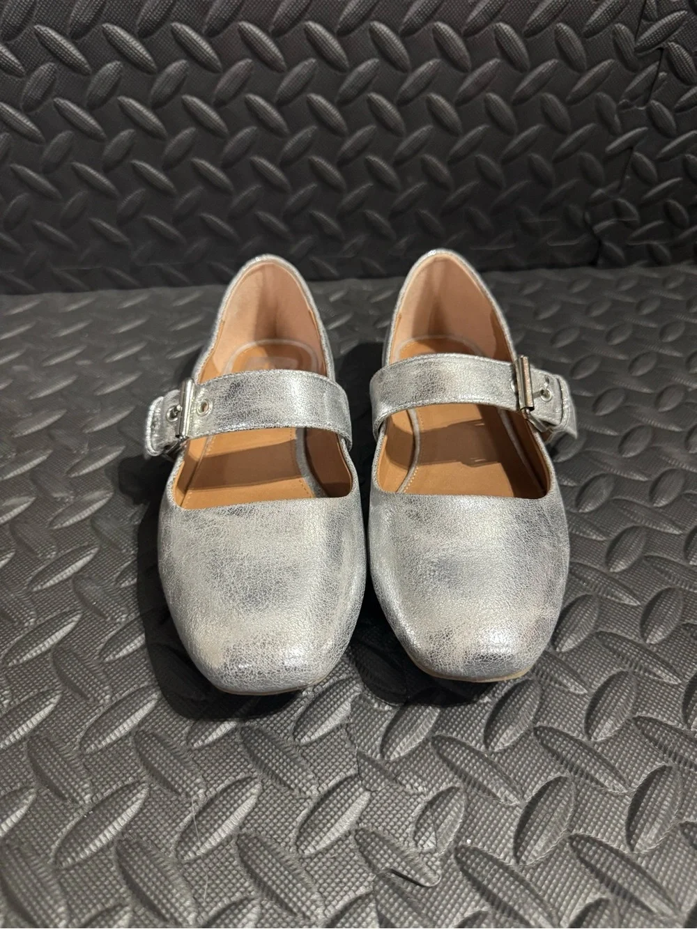 Dolce Vita Marcello Women’s Silver Metallic Mary Jane Flats Size 7